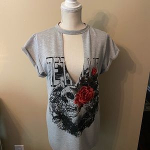 NWT deep V skull tshirt w/ embroidered rose, M